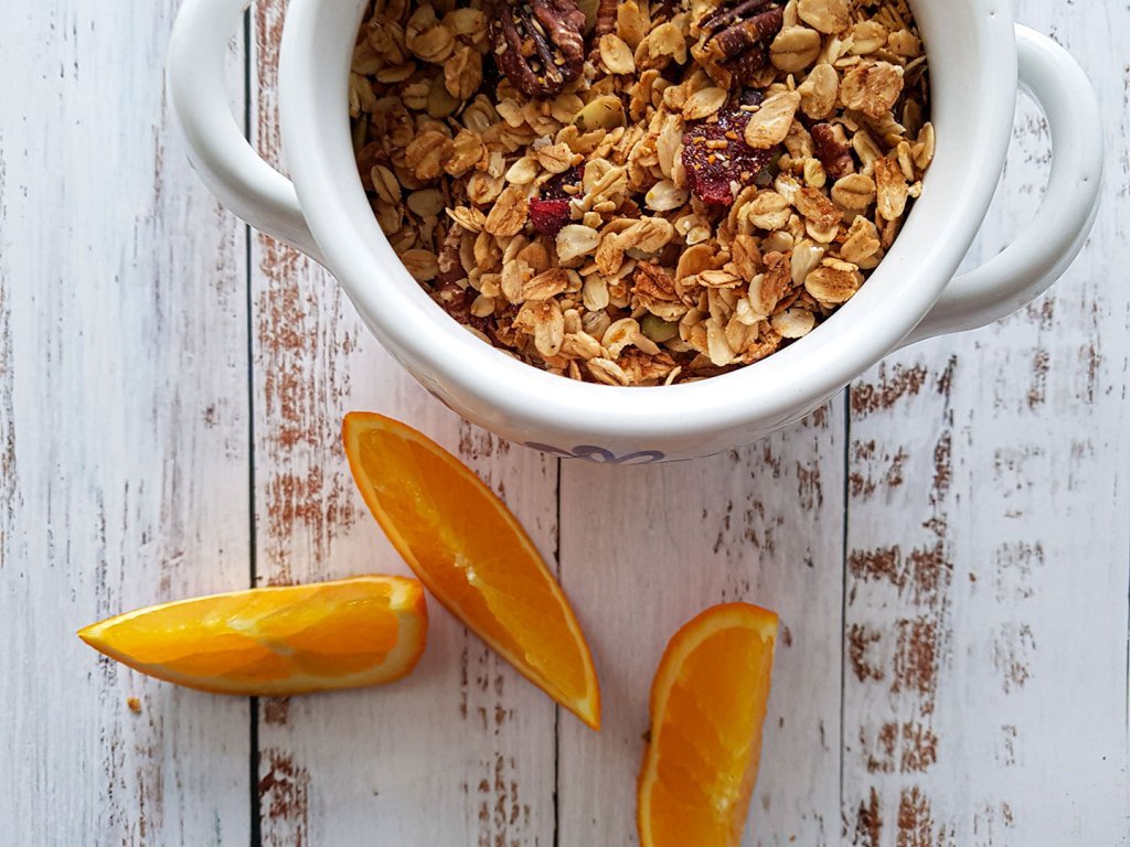 Appelsiinilla maustettu granola