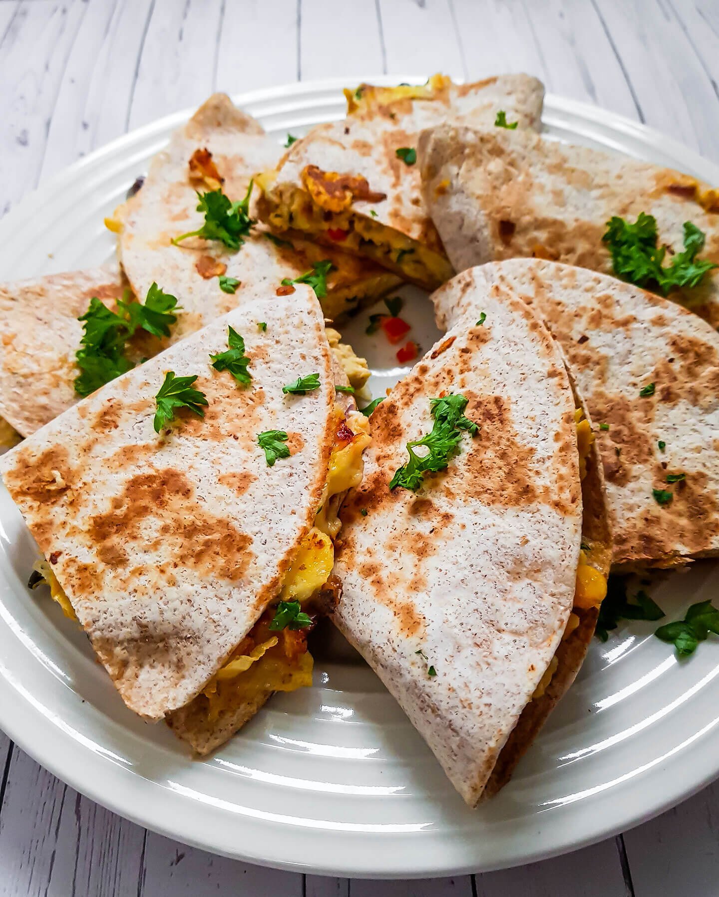 Quesadilla munalla ja papusalsalla