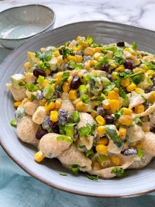 Tulinen pastasalaatti