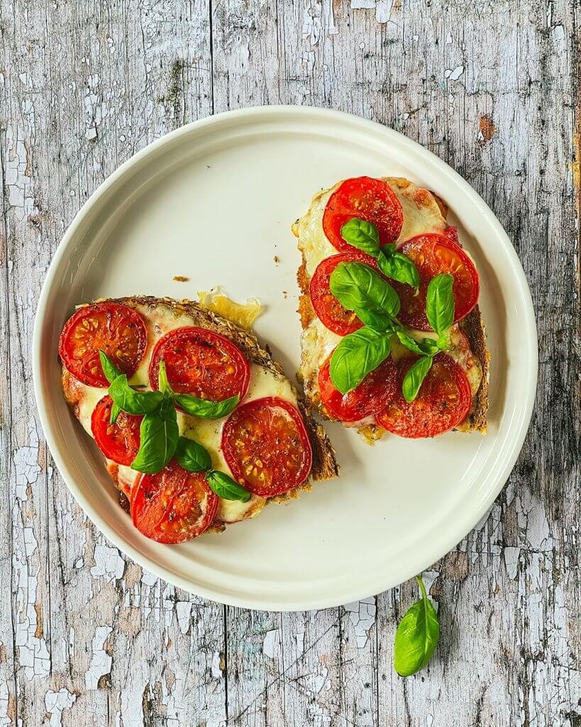 Grillattu-ricotta-tomaattileipä  Kananmuna-feta-leipakupposet  Grillatut-kreikkalaiset-leivat  Munaleipakupit  Juusto-kasvis-sandwich  Avokado-kananmunatoastit  terveellinen-aamupalaleipa  ruisleipa-kanamunalla-ja-pinaatilla  chilinen-uppomuna-avokadoa-ja-taysjyvaleipaa