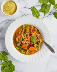 Kasvisminestrone keitto