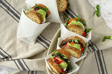 Mozzarella-pesto sandwich