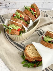 Mozzarella-pesto sandwich