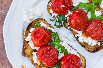 Grillattu ricotta-tomaattileipä