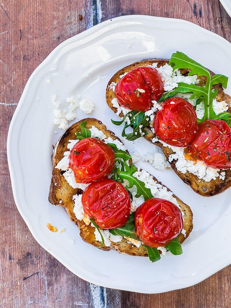 Grillattu ricotta-tomaattileipä