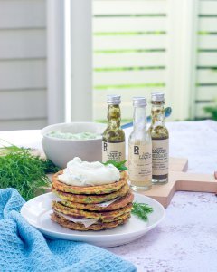 Kesäkurpitsa-feta pihvit tzatzikilla