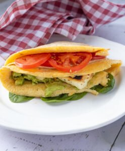 Halloumi-munakaswrap