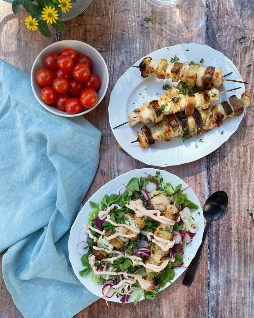 Grillatut-broilerileipavartaat-ja-helppo-dippi