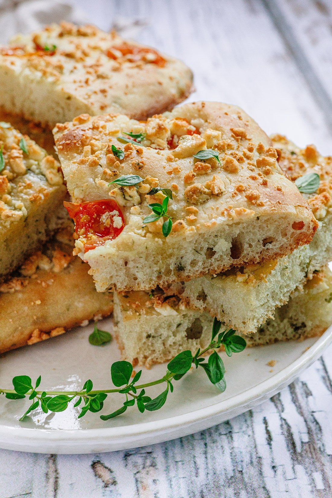 Speltti-focaccia sinihomejuustolla