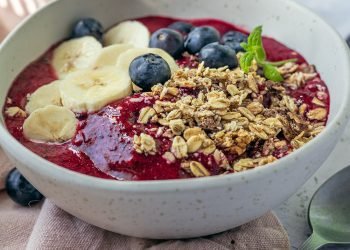 Aamiaisbowl pakastemarjoista - Täydellinen Aloitus Päivään